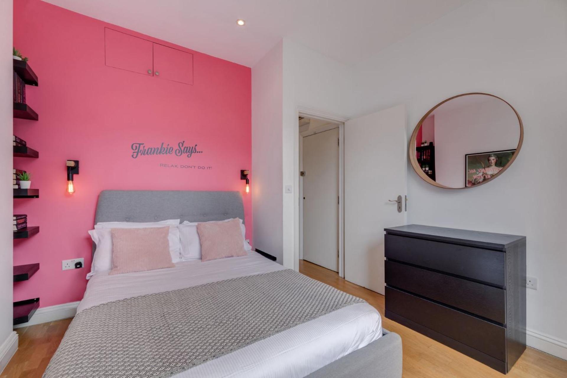 The Lipstick Palace - Fitzrovia - By Frankie Says Londen Buitenkant foto